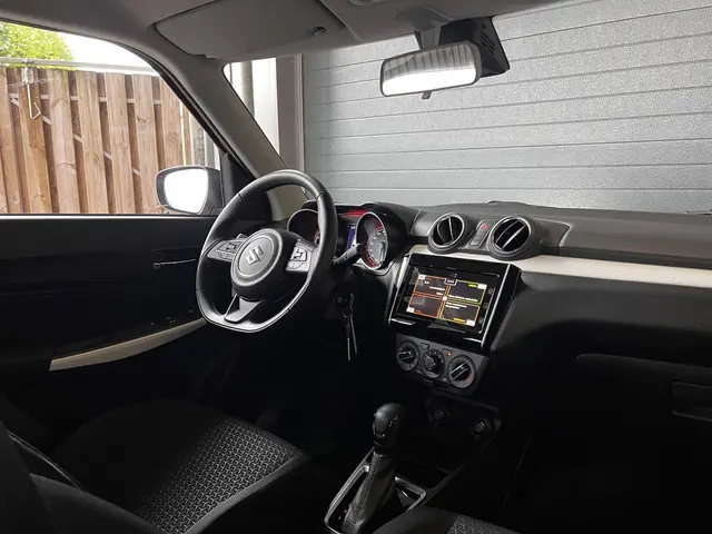 Suzuki Swift 1.2 Select Smart Hybrid 2023 Benzine 23