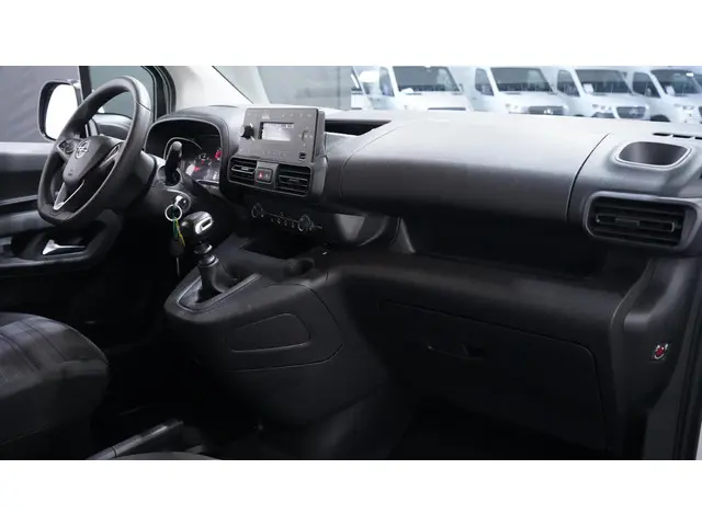 Opel Combo Tour 1.2 Turbo L2H1 Edition 7p. 2020 Benzine 35