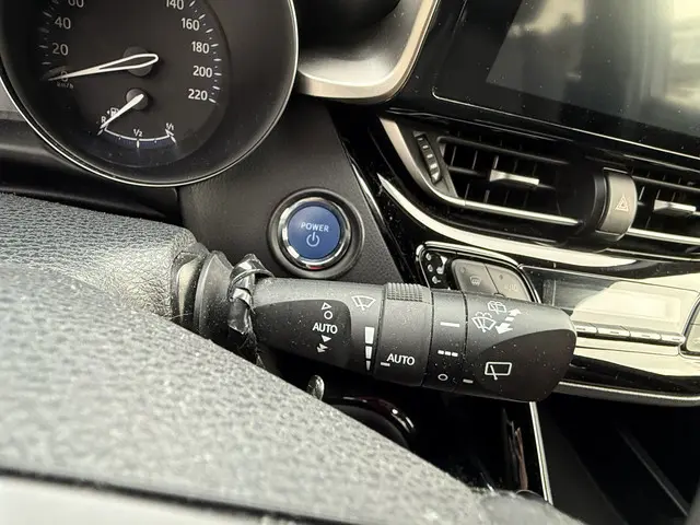 Toyota C-HR 1.8 Hybrid Bi-tone 2018 Hybride Benzine 15