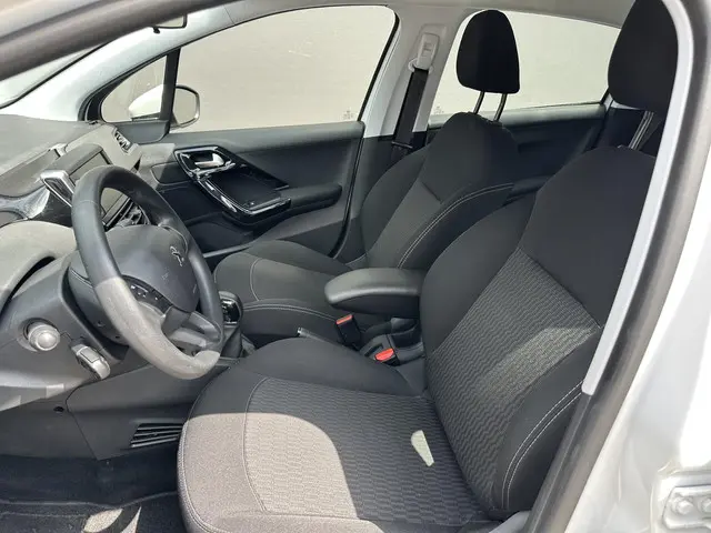 Peugeot 208 1.2 Blue Lion 2018 Benzine 17