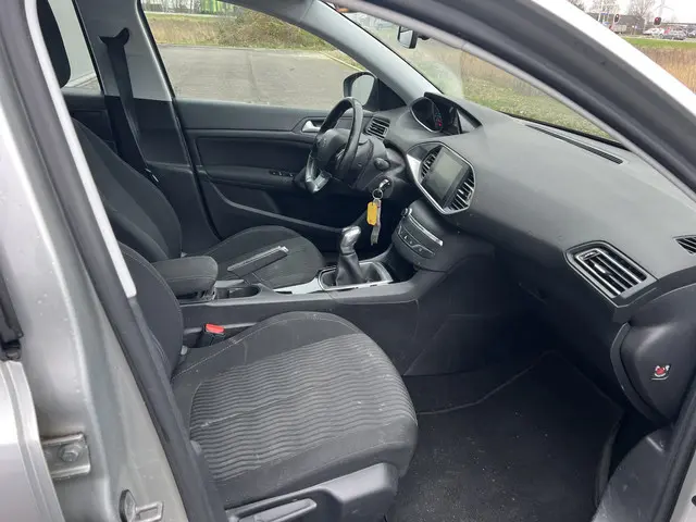 Peugeot 308 SW 1.2 PureTech Blue Lease 2015 Benzine 15