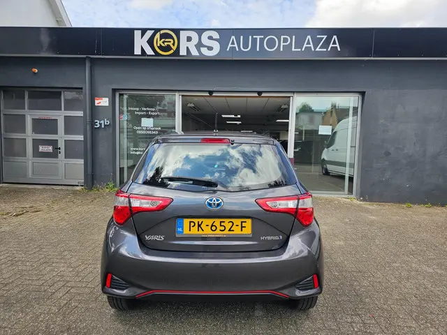 Toyota Yaris 1.5 Hybrid Design Red 2017 Hybride Benzine 7