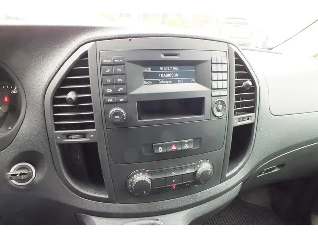 Mercedes-Benz Vito 3