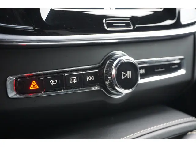 Volvo V90 2.0 B4 R-Design 2021 Benzine 31