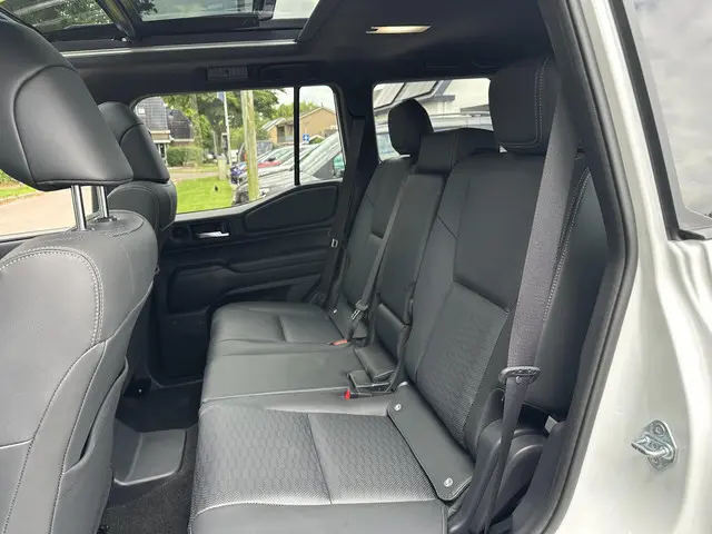 Toyota Land Cruiser 2.8 D-4D President 2025 Diesel 35