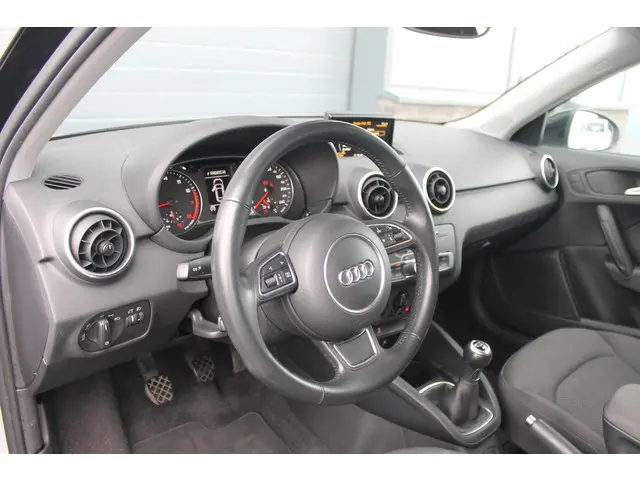 Audi A1 Sportback 1.0 TFSI Pro Line 2018 Benzine 10