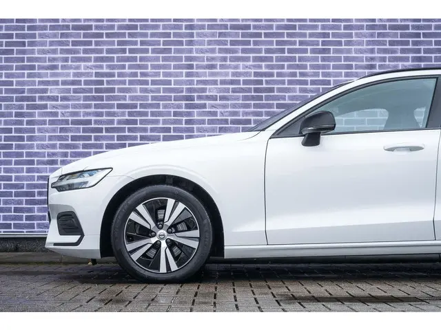 Volvo V60 2.0 B3 Momentum Advantage 2020 Benzine 13