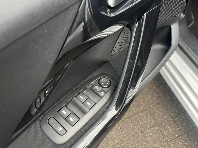 Peugeot 208 1.2 PureTech Allure 2017 Benzine 28