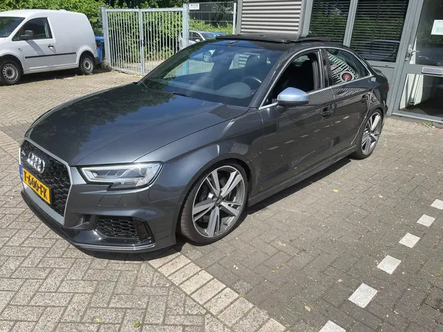 Audi RS3 A3 Limousine 2.5 TFSI quattro 2017 Benzine 5