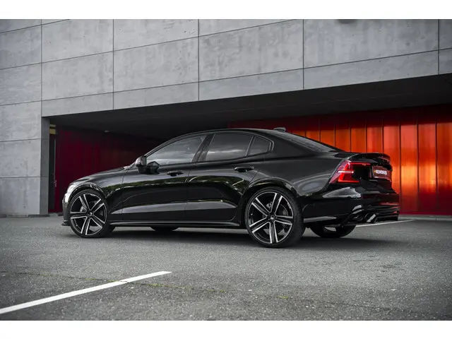 Volvo S60 2.0 B4 Ultimate Dark 2023 Benzine 57