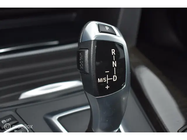 BMW 3 Serie 320i High Executive 2014 Benzine 22