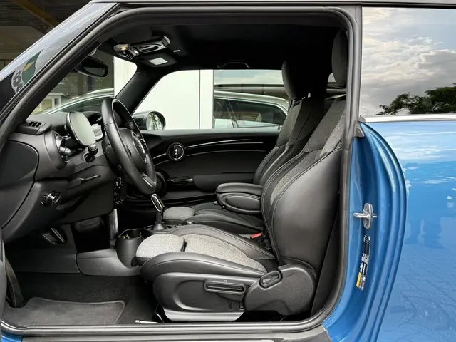 MINI Electric Cooper SE Classic 33 kWh 2022 Elektrisch 4