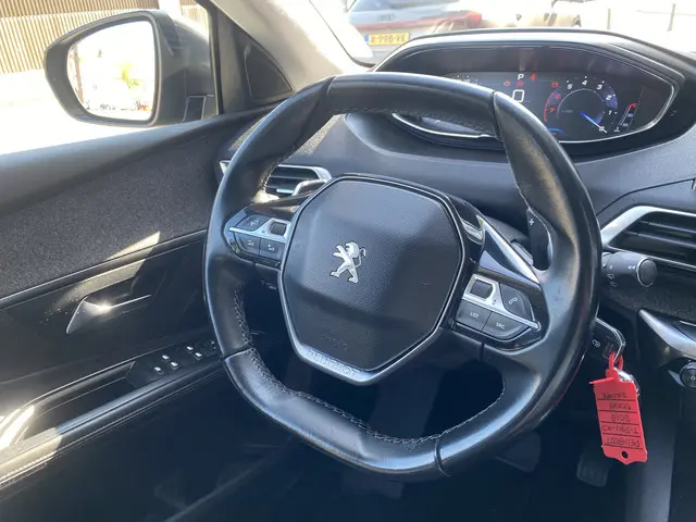 Peugeot 5008 1.2 PureTech Allure 2018 Benzine 15