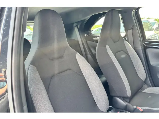 Toyota Aygo X 1.0 VVT-i MT Play 2024 Benzine 36
