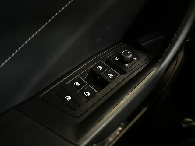 Volkswagen T-Roc 1.5 TSI 150pk DSG R-Line 2024 Benzine 26