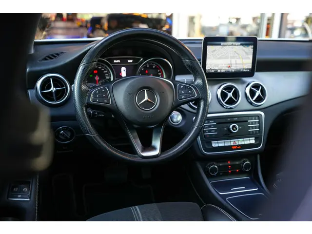 Mercedes-Benz GLA 180 Sport Edition 2019 Benzine