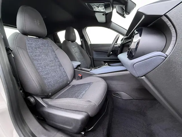 Alfa Romeo Junior Elettrica 54 kWh 2025 Elektrisch 37