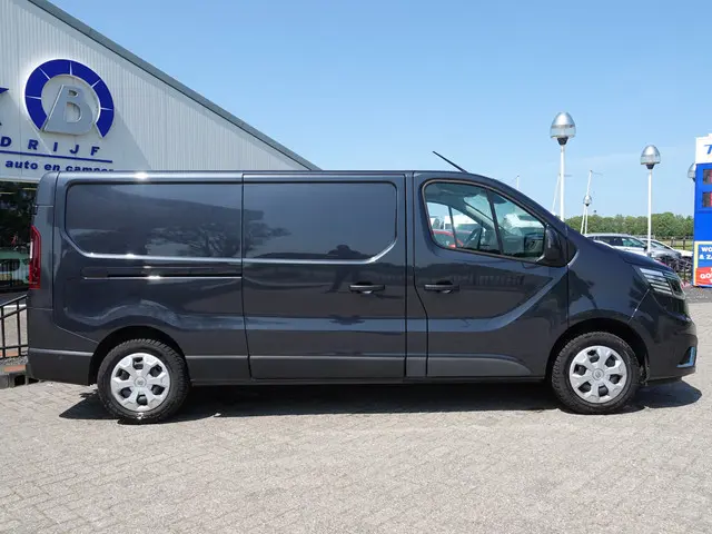 Renault Trafic 2.0 dCi 130PK T30 L2H1 Work Ed. 2023 Diesel 2