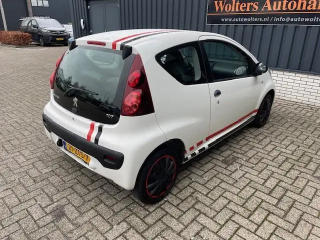Peugeot 107 1.0 Access 2013 Benzine 9