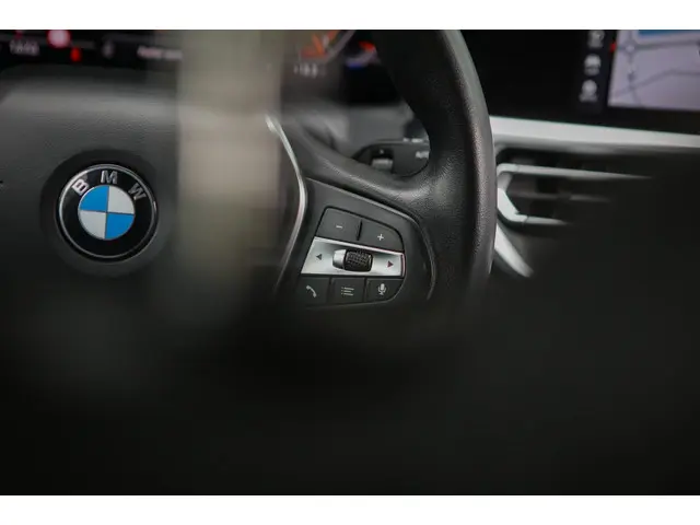 BMW 3 Serie 320i High Executive 2019 Benzine 9