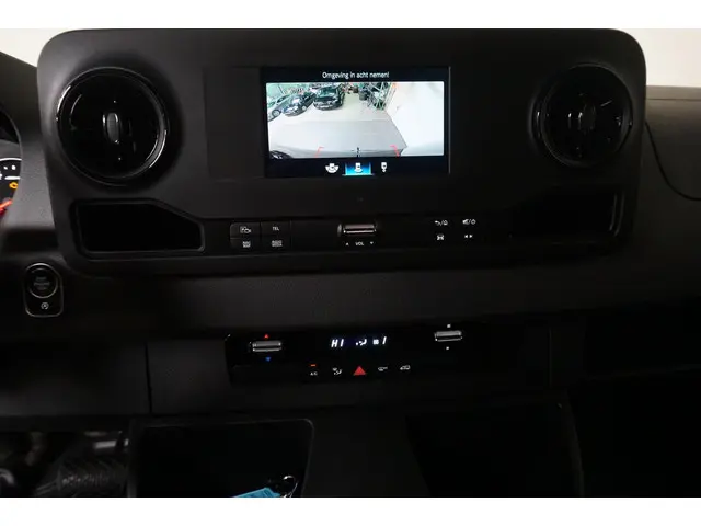 Mercedes-Benz Sprinter 211 1.9 CDI L2H2 FWD 2023 Diesel 14