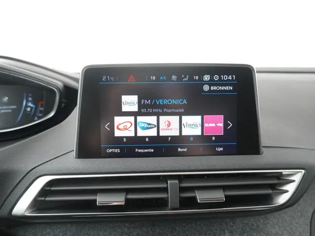 Peugeot 3008 1.2 PureTech Allure 2018 Benzine 19