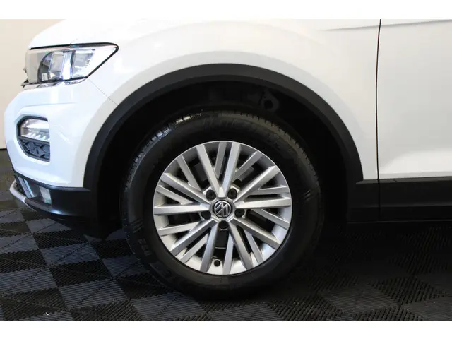 Volkswagen T-Roc 3
