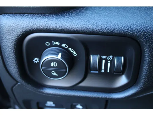 Dodge Ram 1500 5.7 V8 4x4 Crew Cab Laramie 2021 LPG/Gas 12