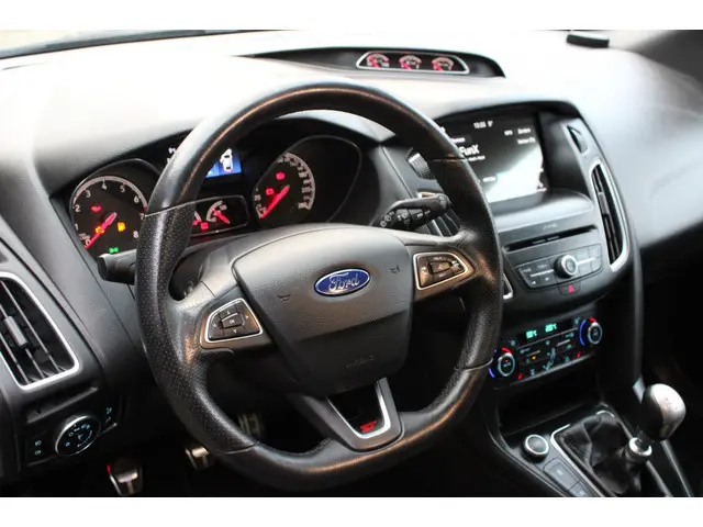 Ford Focus 2.0 ST kleppenuitlaat 2017 Benzine 12