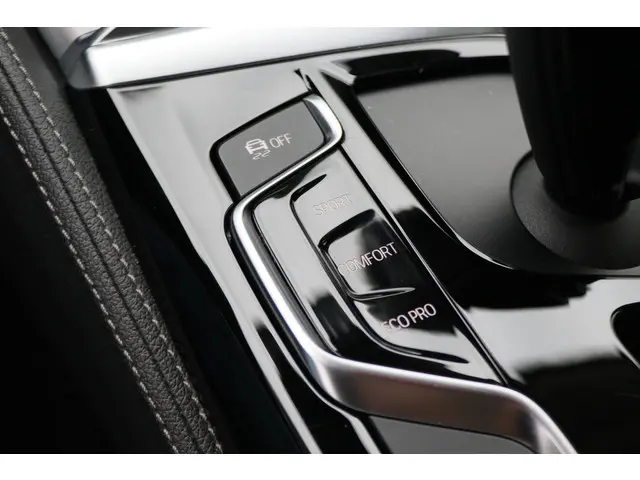 BMW 5 Serie Touring 520i High Executive 2018 Benzine 52