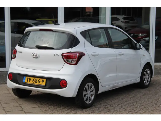 Hyundai i10 1.0i Comfort//5Drs//Navi!! 2018 Benzine 3