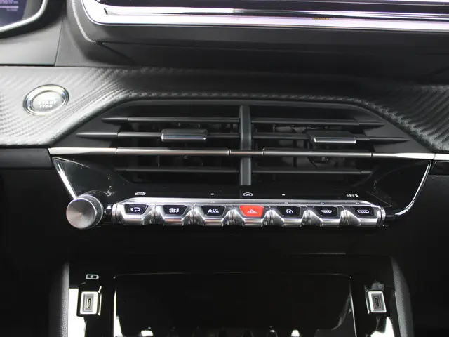 Peugeot 2008 1.2 Hybrid 145 Allure 2025 Hybride Benzine 15