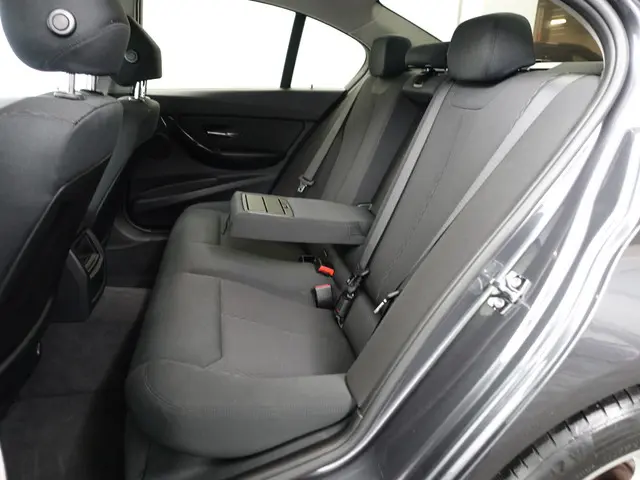 BMW 3 Serie 328i High Executive Aut- 2013 Benzine 25