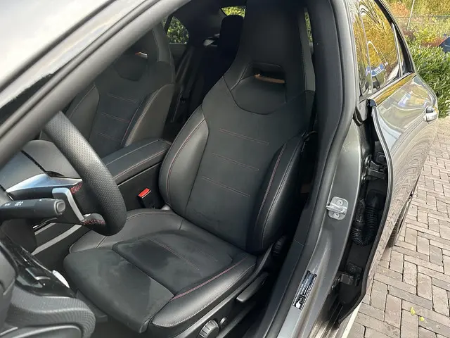 Mercedes-Benz CLA 200 d AMG Line 2025 Diesel 6