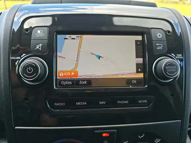 Peugeot Boxer 330 2.2 BlueHDi L2 H2 2021 Diesel 24