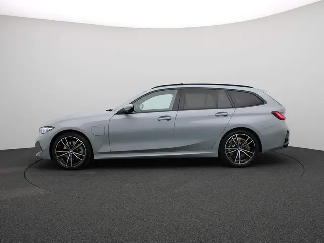 BMW 3 Serie Touring 330e 2024 Hybride Benzine 4