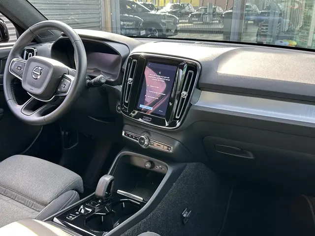 Volvo XC40 2.0 B4 Plus Dark 2024 Benzine 3