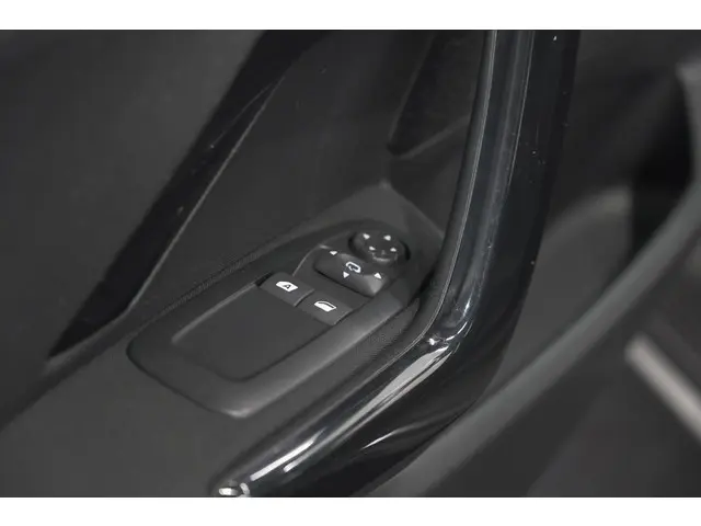 Peugeot 208 PureTech 82 Signature 2018 Benzine 23