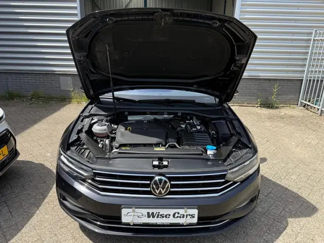 Volkswagen Passat Variant 1.5 TSI Business 2021 Benzine 12