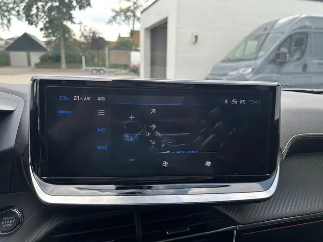 Peugeot 2008 1.2 Hybrid 145 GT 2025 Hybride Benzine 15