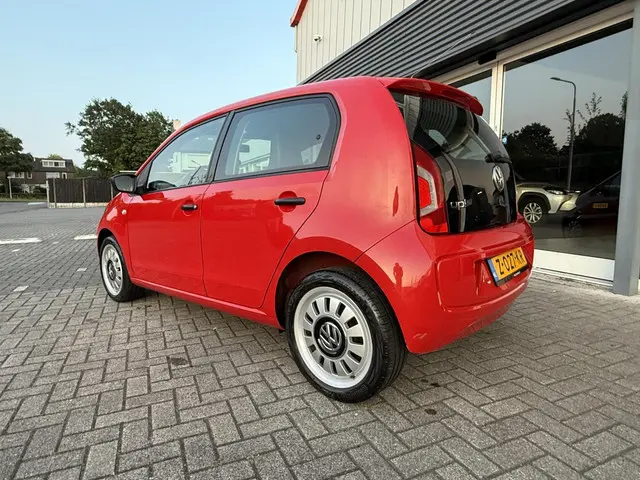 Volkswagen up! 1.0 take up! BlueMotion 2014 Benzine 10