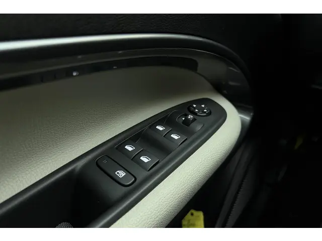 Fiat 600 1.2 Hybrid La Prima 2025 Hybride Benzine 18