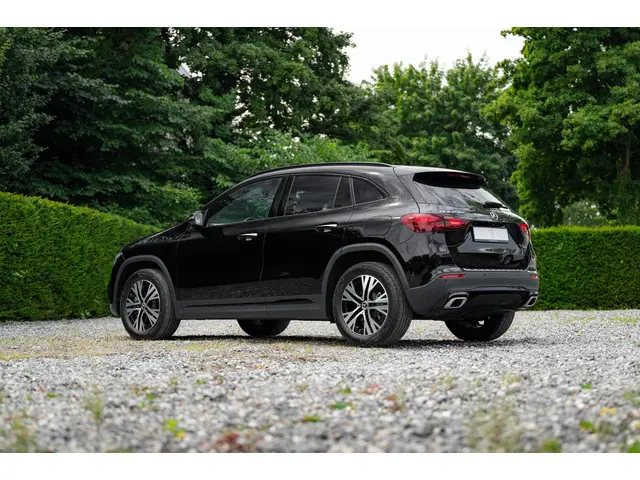 Mercedes-Benz GLA 250 e 2024 Hybride Benzine 27