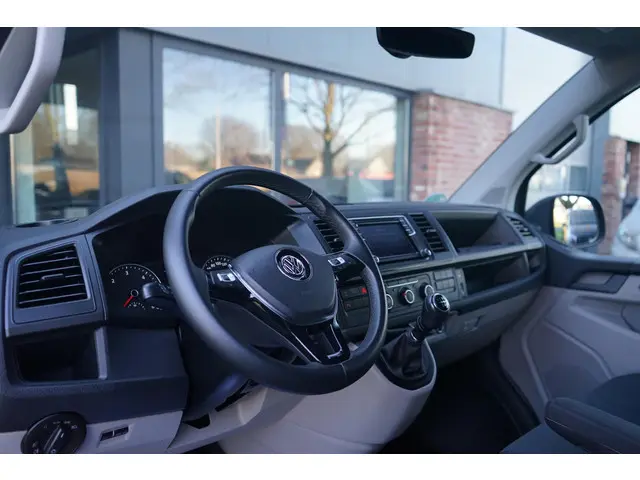 Volkswagen Transporter 2.0 TDI 2018 Diesel 2