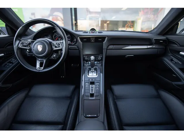 Porsche 911 3.8 Turbo S 2016 Benzine 21