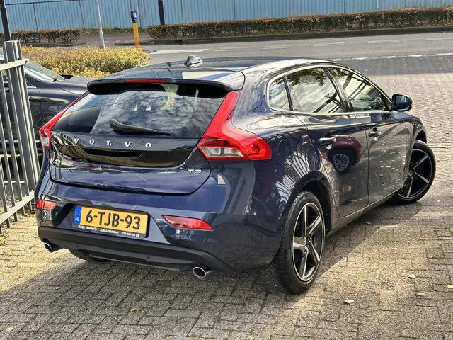 Volvo V40 1.6 T2 Momentum 2014 Benzine 24