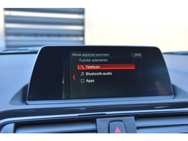 BMW 1 Serie 118i Executive 2018 Benzine 23