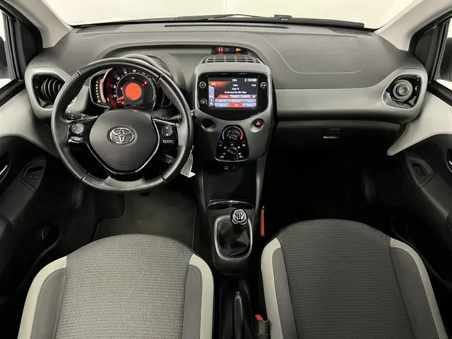 Toyota Aygo 1.0 VVT-i x-play 2022 Benzine 3