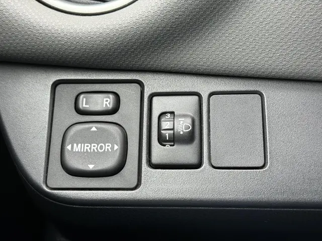 Toyota Yaris 1.5 Hybrid Aspiration 2015 Hybride Benzine 12
