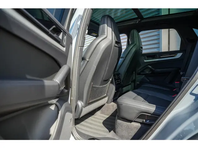 Porsche Cayenne 3.0 E-Hybrid 2024 Hybride Benzine 10